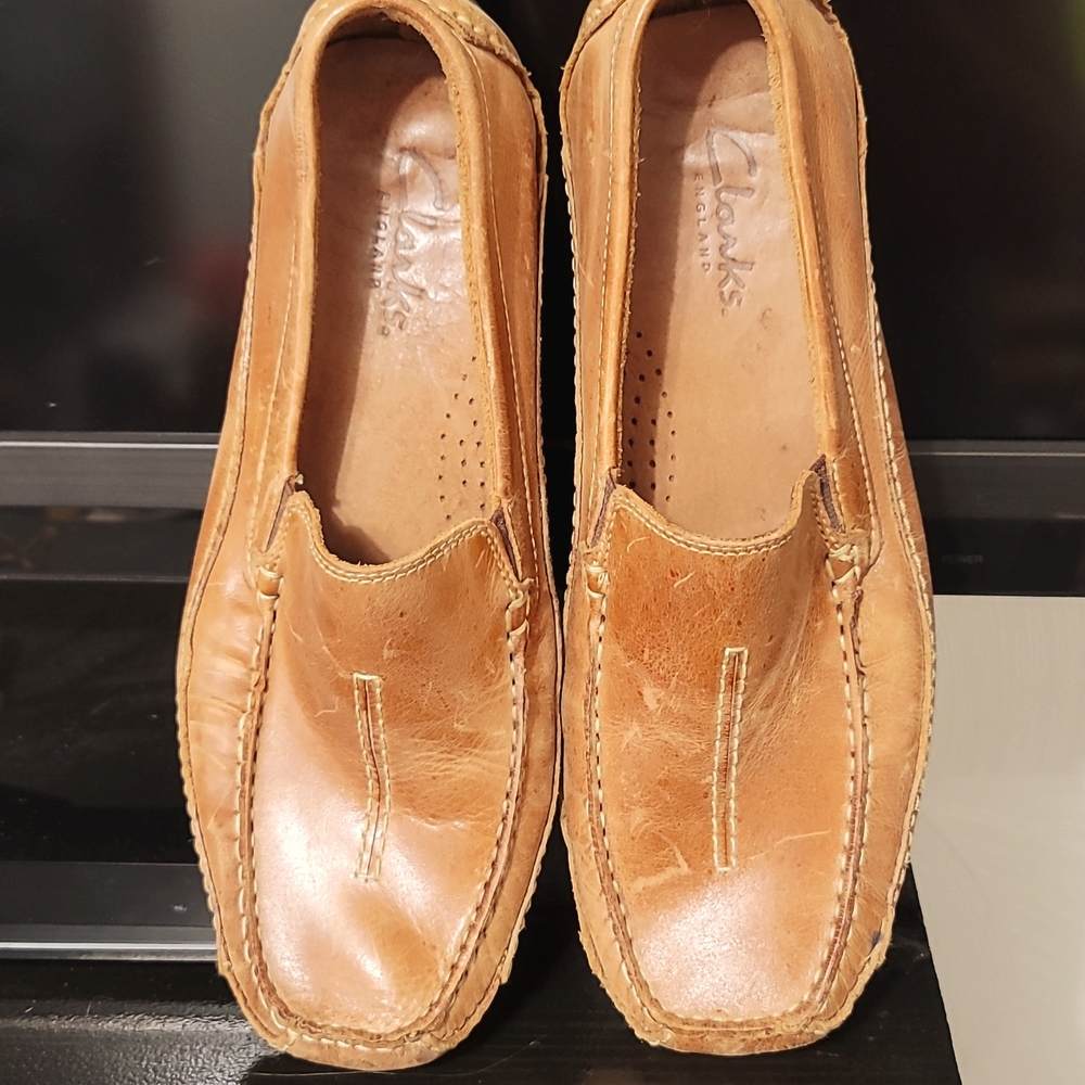 Clarks England leather men's shoes.  Size 9.5M.  (562)